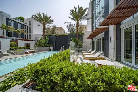 9000 W 3rd St #211, Los Angeles, CA 90048