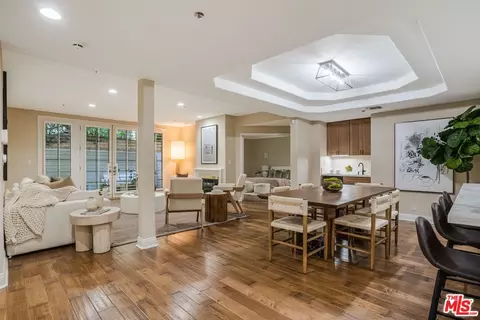 575 S Barrington Ave #107, Los Angeles, CA 90049
