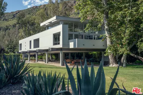 30047 Mulholland Hwy, Agoura Hills, CA 91301