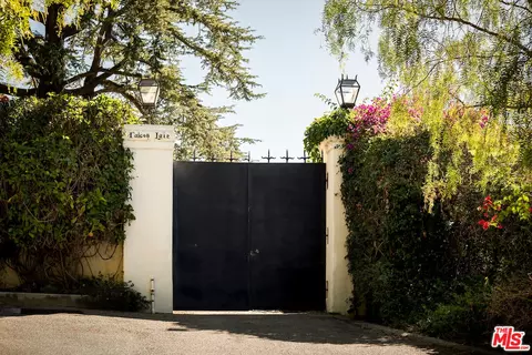 1436 Bella Dr, Beverly Hills, CA 90210