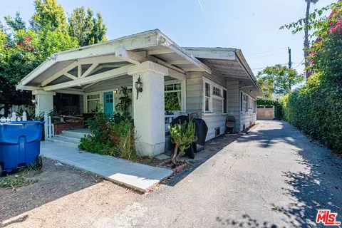1130 N Beachwood Dr, Los Angeles, CA 90038