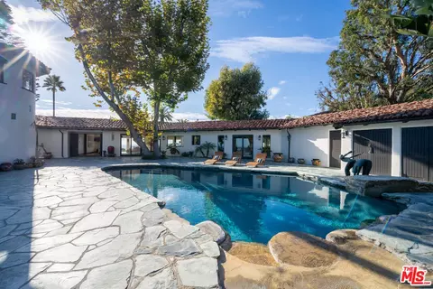 21607 Rambla Vista Dr, Malibu, CA 90265