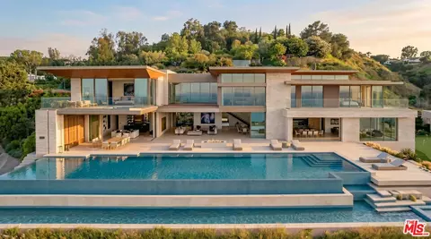 1680 Alta Mura Rd, Pacific Palisades, CA 90272