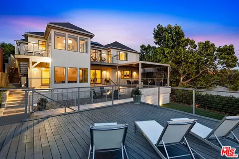 922 Berkeley St, Santa Monica, CA 90403
