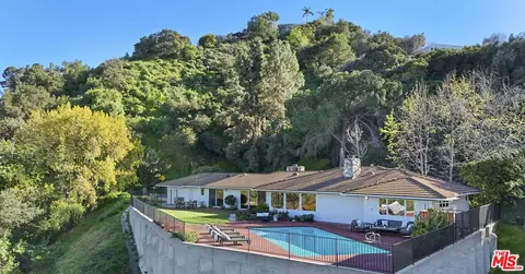 11107 Mountcastle Dr, Studio City, CA 91604