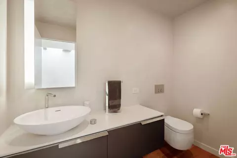 Bath - 628 Penn St, El Segundo, CA 90245 photo 1 of 9