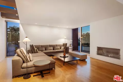 Living - 628 Penn St, El Segundo, CA 90245 photo 4 of 5
