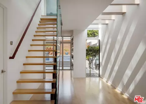 Entry Way - 628 Penn St, El Segundo, CA 90245 photo 5 of 7