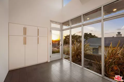 Entry Way - 628 Penn St, El Segundo, CA 90245 photo 6 of 7