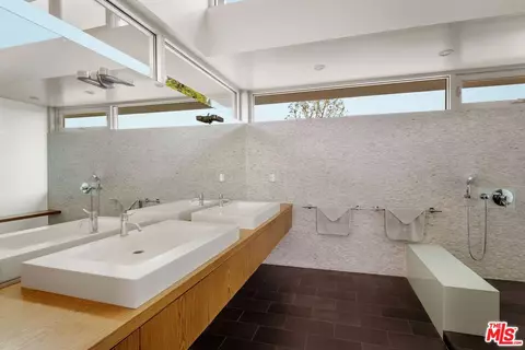 Bath - 628 Penn St, El Segundo, CA 90245 photo 4 of 9