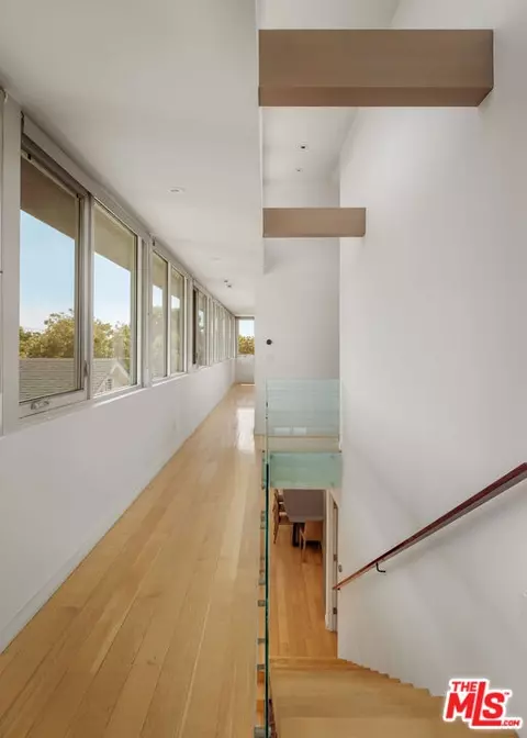 Entry Way - 628 Penn St, El Segundo, CA 90245 photo 3 of 7