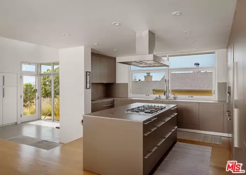 Kitchen - 628 Penn St, El Segundo, CA 90245 photo 5 of 7