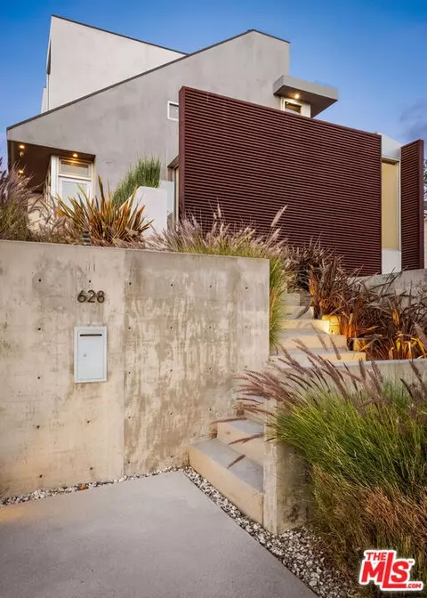 Exterior - 628 Penn St, El Segundo, CA 90245 photo 2 of 11