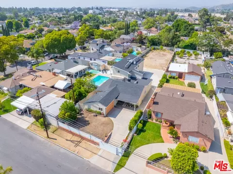 10741 Stagg St, Sun Valley, CA 91352