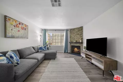 7658 Topanga Canyon Blvd #113, Canoga Park, CA 91304