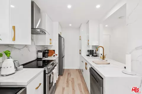 1222 N Olive Dr #201, West Hollywood, CA 90069