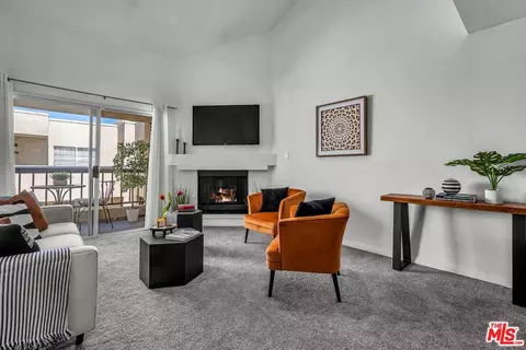 21520 Burbank Blvd #313, Woodland Hills, CA 91367