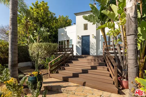 3438 Larissa Dr, Los Angeles, CA 90026