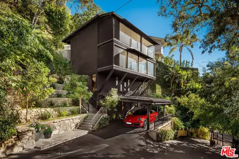 1782 Viewmont Dr, West Hollywood, CA 90069