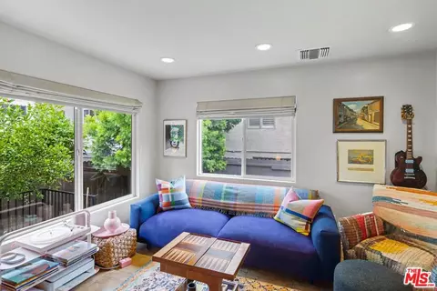 9823 Regent St #D, Los Angeles, CA 90034