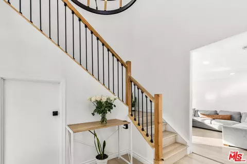 Entry Way - 2313 Rynerson Ct, Simi Valley, CA 93065 photo 4 of 5