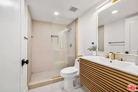 Bath - 2313 Rynerson Ct, Simi Valley, CA 93065 photo 1 of 6