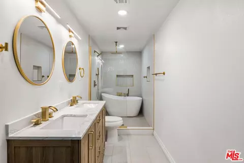 Bath - 2313 Rynerson Ct, Simi Valley, CA 93065 photo 4 of 6