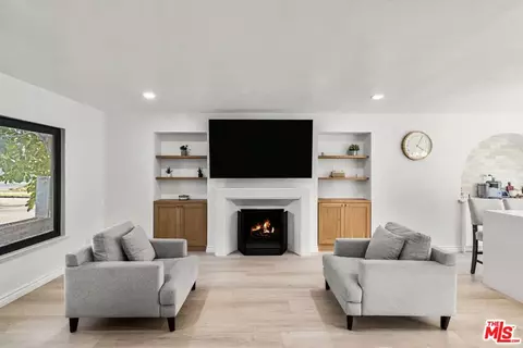 Living - 2313 Rynerson Ct, Simi Valley, CA 93065 photo 1 of 3