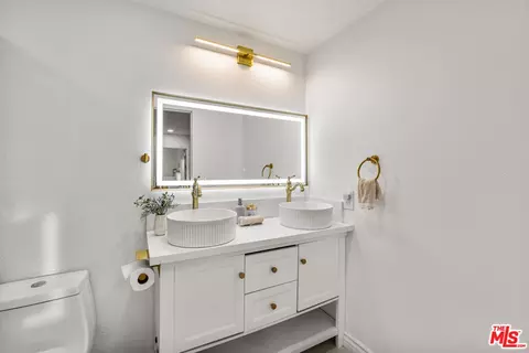 Bath - 2313 Rynerson Ct, Simi Valley, CA 93065 photo 5 of 6