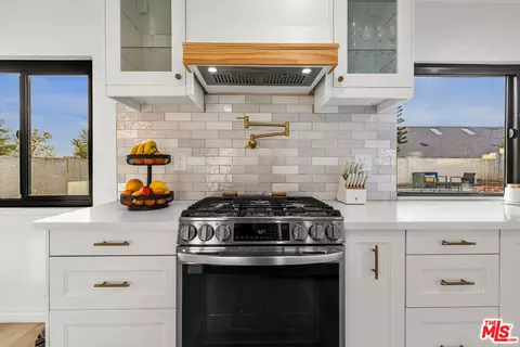 Kitchen - 2313 Rynerson Ct, Simi Valley, CA 93065 photo 3 of 4