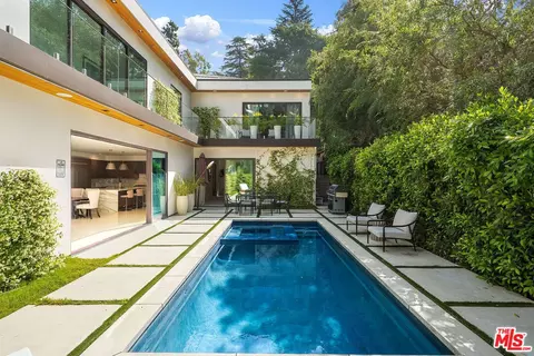 1884 Laurel Canyon Rd, Los Angeles, CA 90046