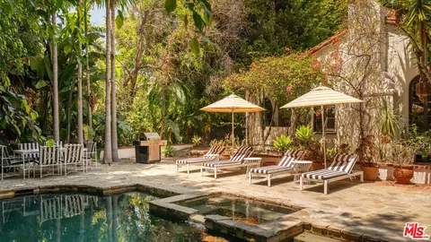 1135 Sunset Vale Ave, West Hollywood, CA 90069