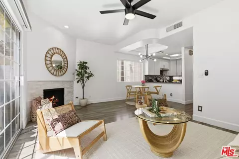 11110 Camarillo St #122, Toluca Lake, CA 91602