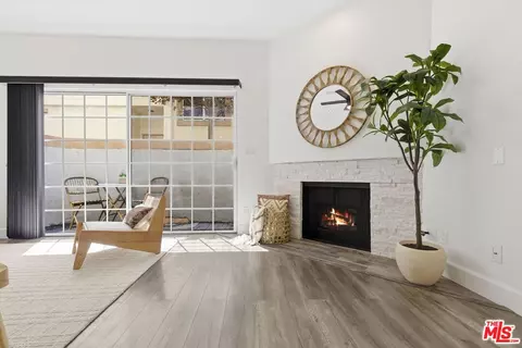 11110 Camarillo St #122, Toluca Lake, CA 91602