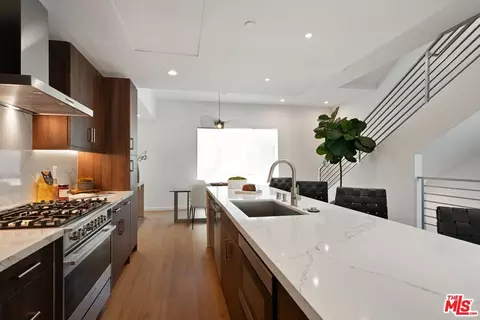 3811 S Verona Ct, Los Angeles, CA 90066