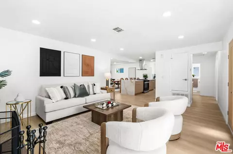 5124 Hillcrest Dr, Los Angeles, CA 90043