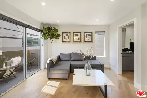 4139 Cahuenga Blvd #106, North Hollywood, CA 91602