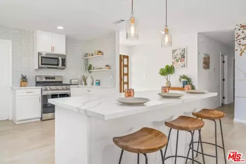 Kitchen - 58798 Barron Dr, Yucca Valley, CA 92284 photo 1 of 2