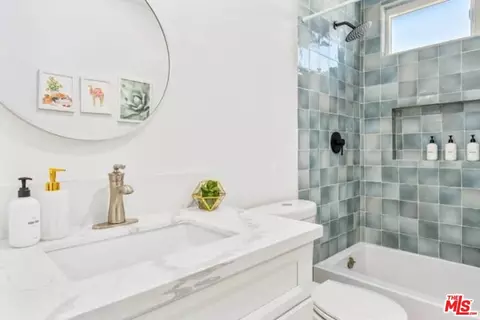 Bath - 58798 Barron Dr, Yucca Valley, CA 92284 photo 3 of 3