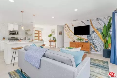 Living - 58798 Barron Dr, Yucca Valley, CA 92284 photo 1 of 2