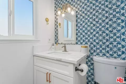 Bath - 58798 Barron Dr, Yucca Valley, CA 92284 photo 1 of 3