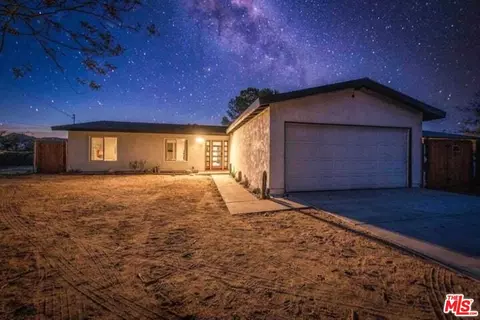 Exterior - 58798 Barron Dr, Yucca Valley, CA 92284 photo 2 of 10