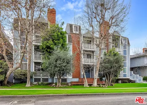 11667 Gorham Ave #203, Los Angeles, CA 90049