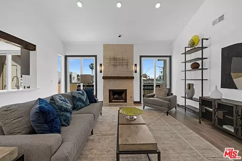 723 Westmount Dr #305, West Hollywood, CA 90069