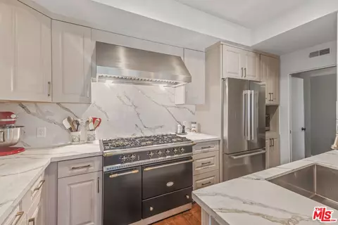 12115 San Vicente Blvd #303, Los Angeles, CA 90049