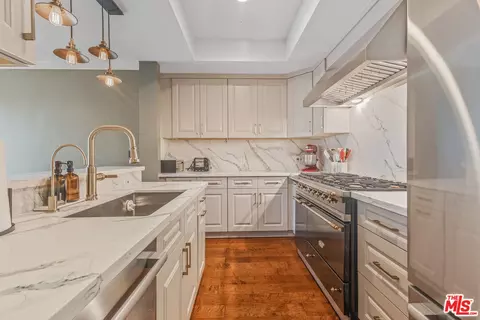 12115 San Vicente Blvd #303, Los Angeles, CA 90049