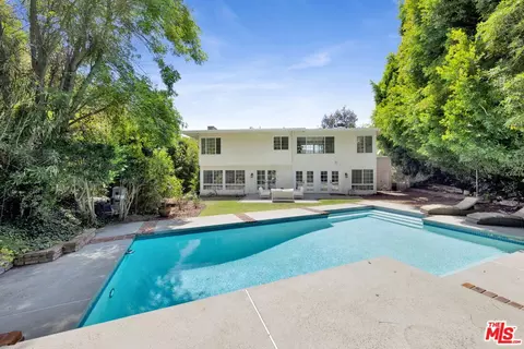2460 Pesquera Dr, Los Angeles, CA 90049