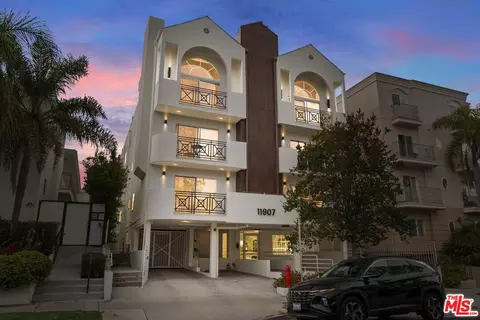 11907 Darlington Ave #101, Los Angeles, CA 90049