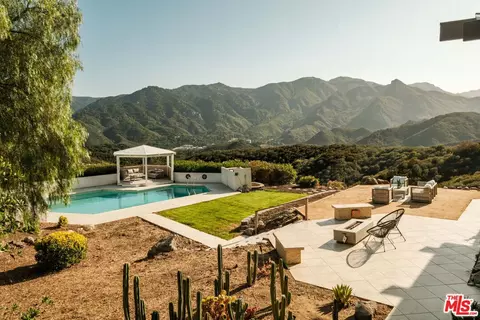 26094 Mulholland Hwy, Calabasas, CA 91302