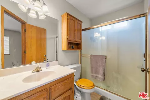 Bath - 1044 G Ln, Big Bear City, CA 92314 photo 1 of 2